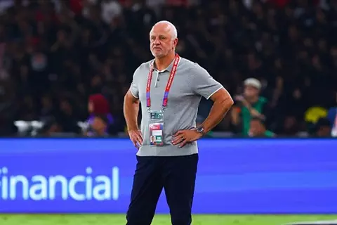 "لم أر هذا في مسيرتي".. مدرب العراق ينتقد نظام تصفيات كأس العالم